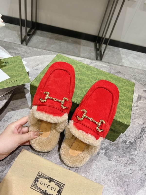 Gucci Women's Slippers 563